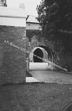 NEW OUT DEPARTMENT  ST JOHNS HOSPITAL  WITH OLD GATE